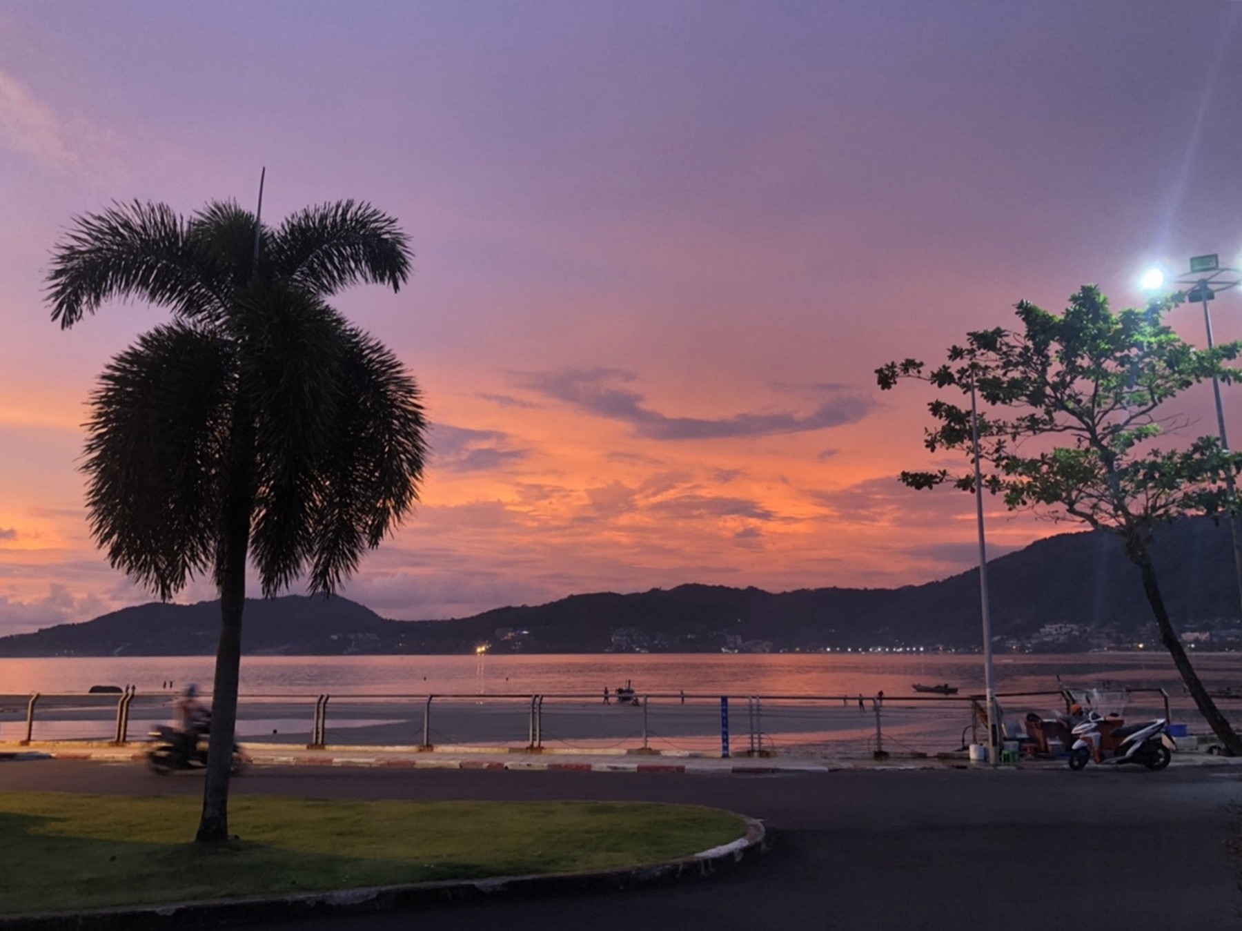 October Sunsets at Seaview Patong : Why Phuket Shines This Season